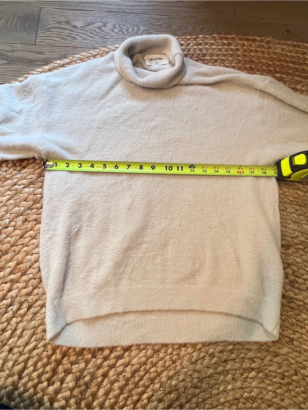 Aritzia Wilfred Free Ivory Bouclé Turtleneck Sweater XS - Picture 6 of 7